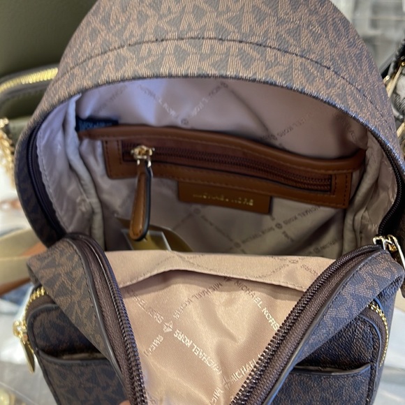 MICHAEL KORS
Maisie Extra-Small Logo 2-in-1 Backpack
Brown 
NWT - Picture 16 of 16